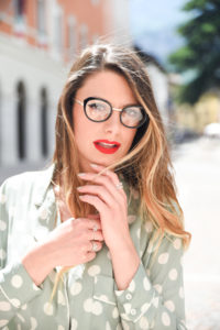 Giulia-de-martin-naoned-eyeglasses-black-cat-eye-blog-eyewear-behind-my-glasses-influncer-blog