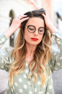 Giulia-de-martin-naoned-eyeglasses-black-cat-eye-blog-eyewear-behind-my-glasses-influncer-blog