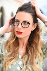 Giulia-de-martin-naoned-eyeglasses-black-cat-eye-blog-eyewear-behind-my-glasses-influncer-blog