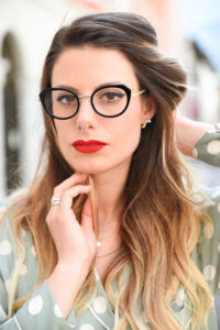 Giulia-de-martin-naoned-eyeglasses-black-cat-eye-blog-eyewear-behind-my-glasses-influncer-blog