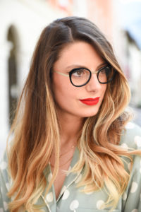 Giulia-de-martin-naoned-eyeglasses-black-cat-eye-blog-eyewear-behind-my-glasses-influncer-blog