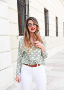 Giulia-de-martin-naoned-eyeglasses-black-cat-eye-blog-eyewear-behind-my-glasses-influncer-blog
