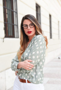 Giulia-de-martin-naoned-eyeglasses-black-cat-eye-blog-eyewear-behind-my-glasses-influncer-blog