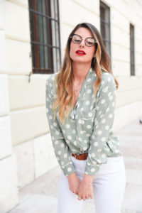 Giulia-de-martin-naoned-eyeglasses-black-cat-eye-blog-eyewear-behind-my-glasses-influncer-blog