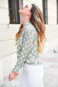 Giulia-de-martin-naoned-eyeglasses-black-cat-eye-blog-eyewear-behind-my-glasses-influncer-blog