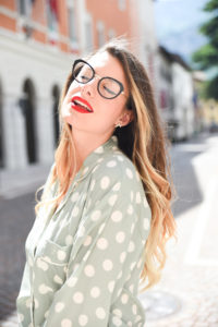 Giulia-de-martin-naoned-eyeglasses-black-cat-eye-blog-eyewear-behind-my-glasses-influncer-blog